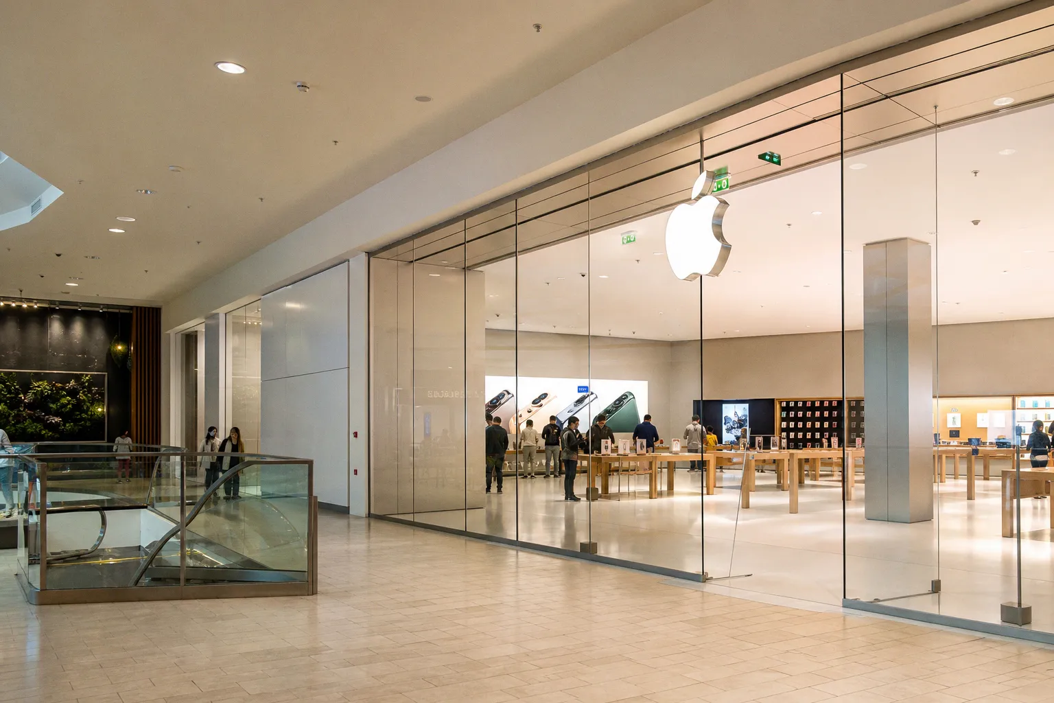 Apple Store возобновил работу после обновления: изменились цены и правила для студентов