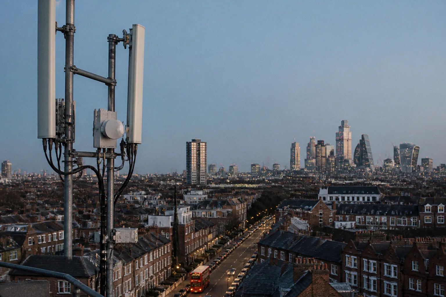 Почему британские 5G-сети могут рухнуть под натиском ИИ-трафика