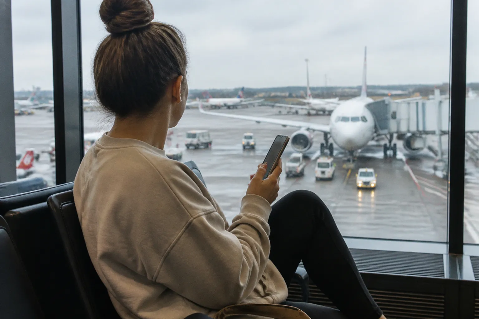 Почему туристические eSIM лишают мобильных операторов сверхприбыли в роуминге