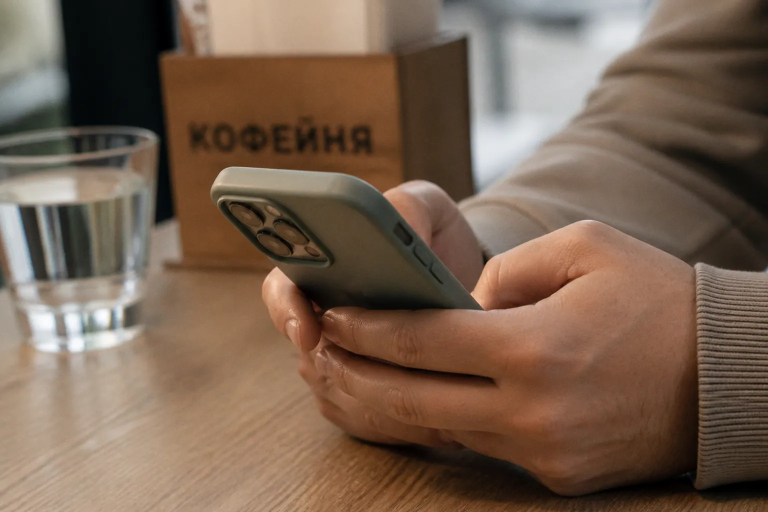 Почему владельцы iPhone в России массово задумываются о переходе на Android