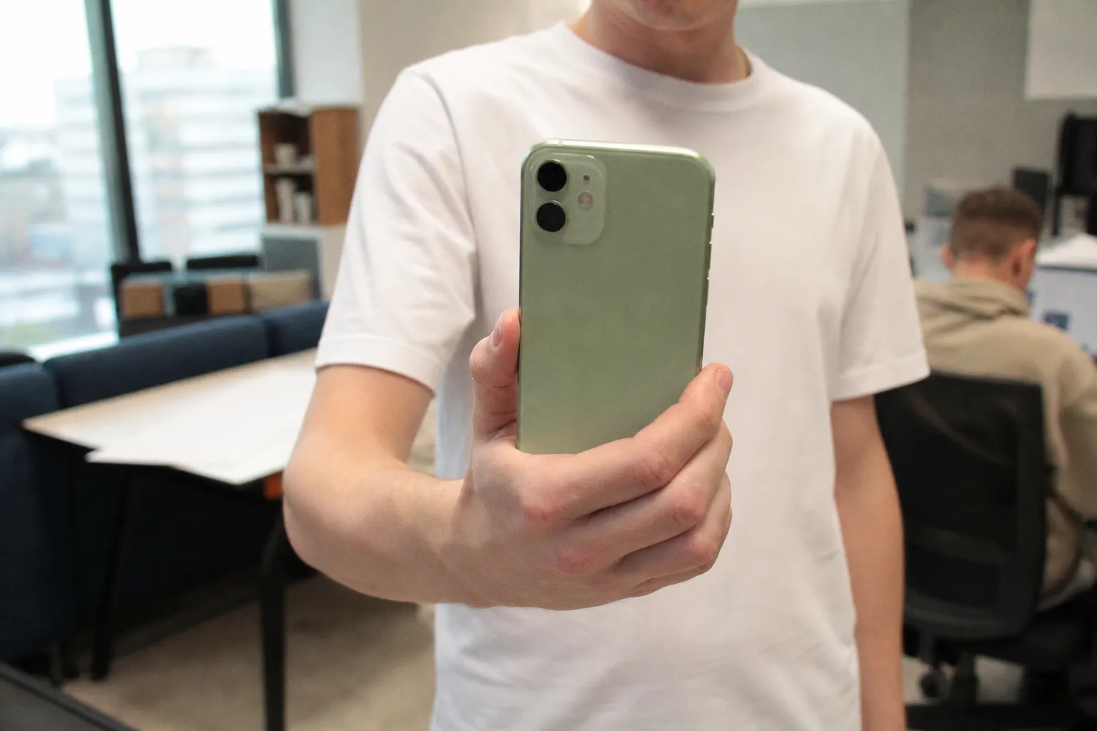 Защита iPhone и альтернатива в виде смартфона Punkt MC03